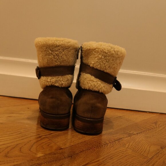 UGG Blayre II Sherpa Lined boot sheepskin brown 7.5 Zip Buckle cozy west heel - Picture 5 of 9